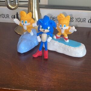 Sonic the Hedgehog Lot of 3 Figurines, 1 Sonic and 2 Tails EUC